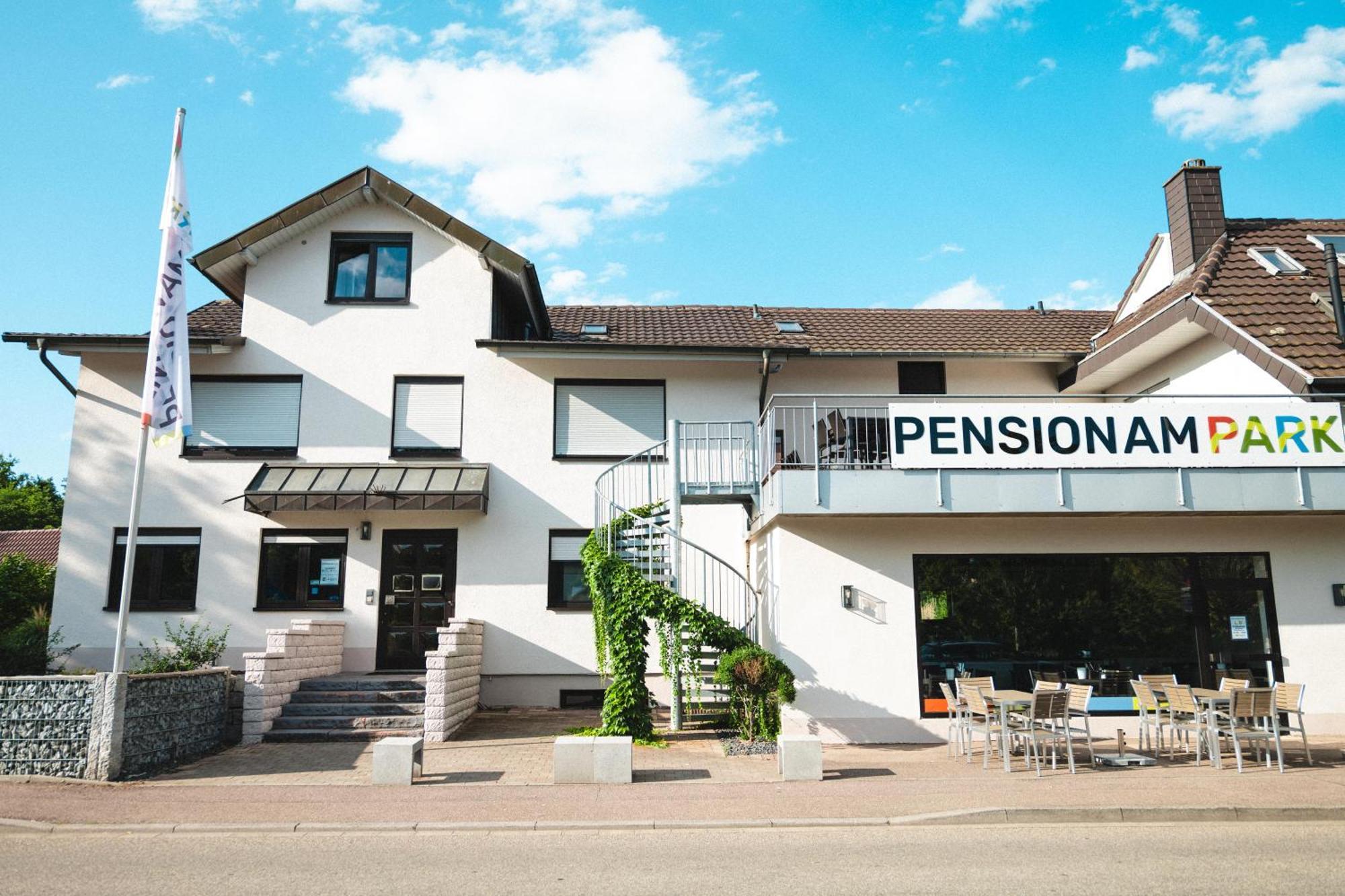 רוסט Pension Am Park מראה חיצוני תמונה